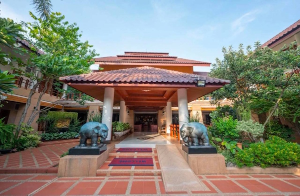 โรงแรม จันทรารีสอร์ท นครนายก