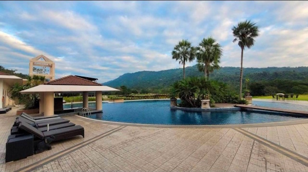โรงแรม รอยัลฮิลล์ รีสอร์ท นครนายก นครนายก